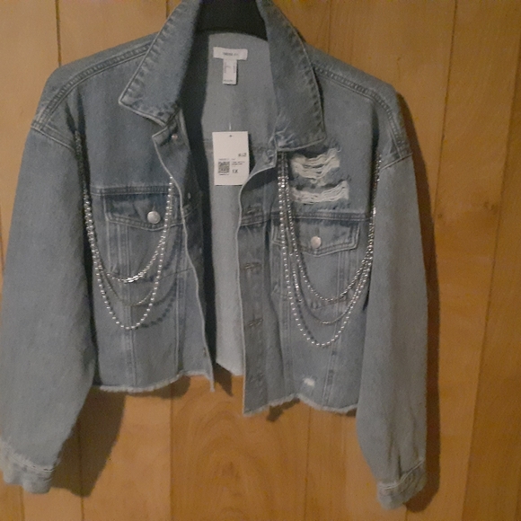 Cropped Distressed Denim Jacket - Picture 2 of 3